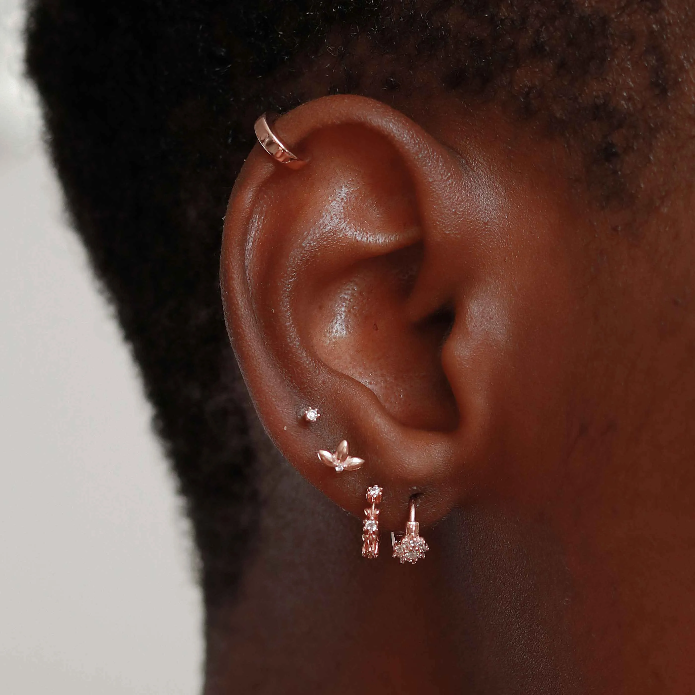 Flora Tiny Barbell in Rose Gold